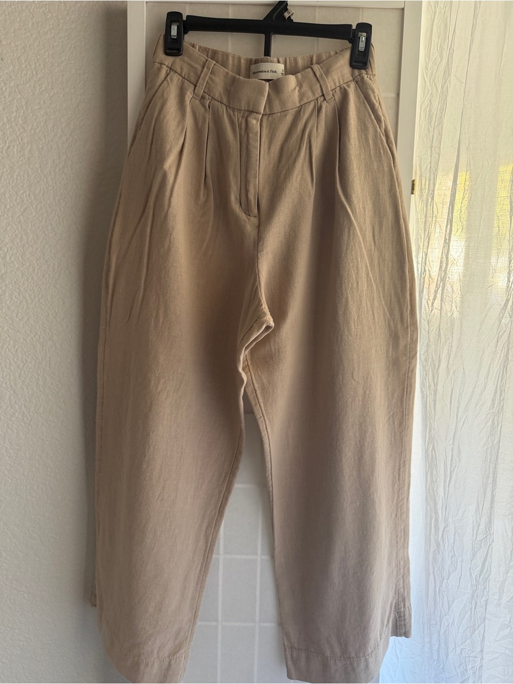 Abercrombie & Fitch Pleated Tan Chinos